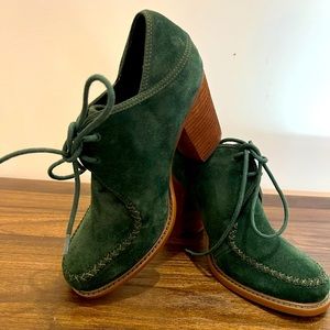 Kelsi Dagger green suede heeled shoe, size 6, runs slightly big, more like a 6.5